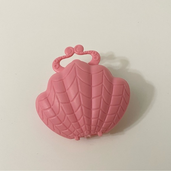 Monster High Student Exchange Lagoona Doll Replacement Pink Shell Purse - Picture 5 of 11
